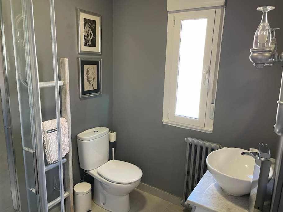 לאון Oak House Oakplacescom מראה חיצוני תמונה